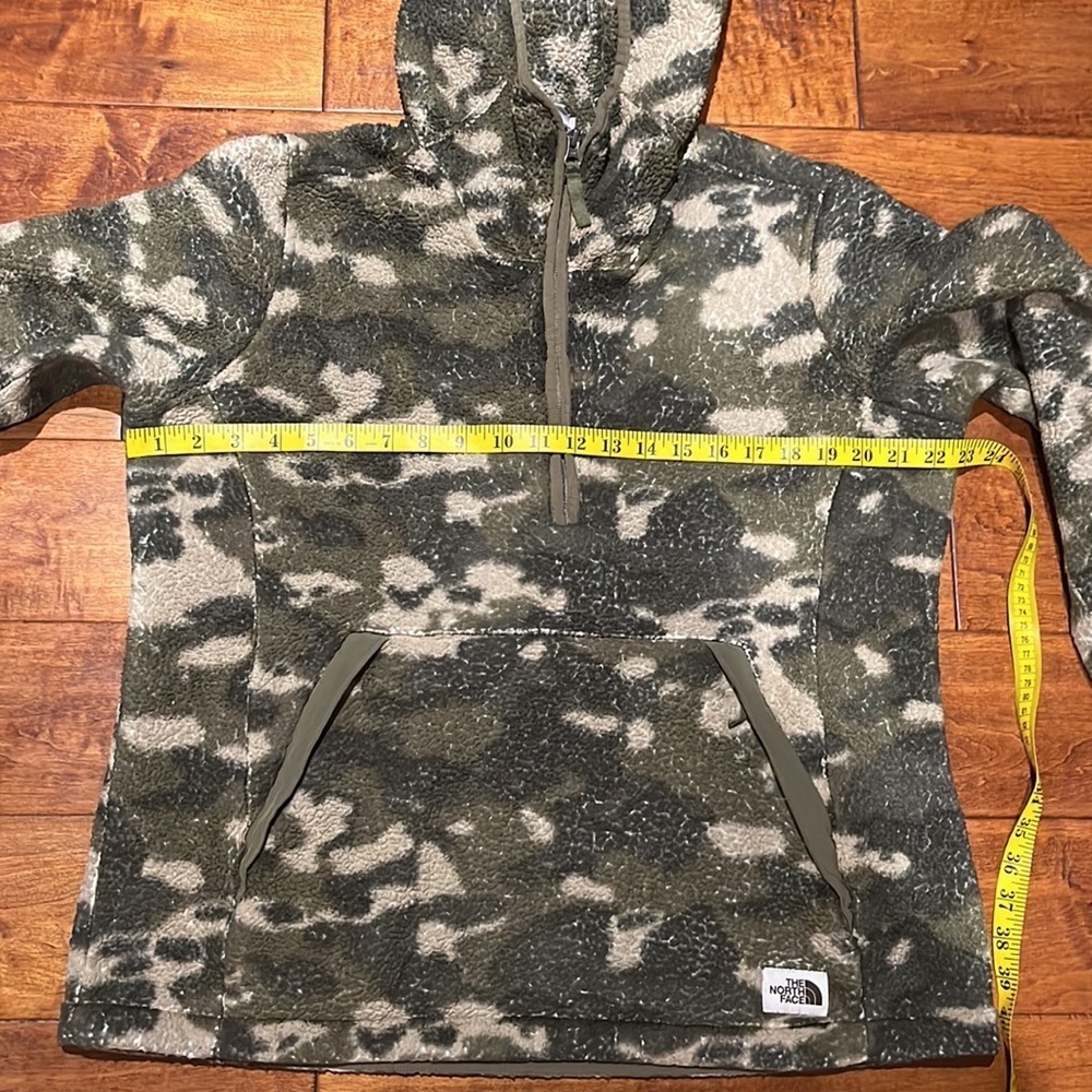 The North Face Campshire Plush Sherpa Hoodie - Picture 9 of 13
